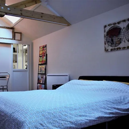 Style Loft Dans Maison Au Calme Homestay Aubergenville